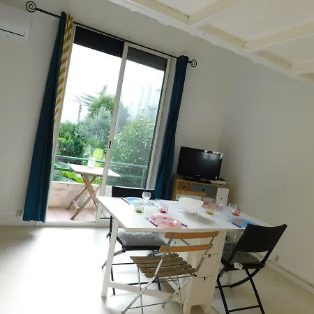T1, Le Patio, Climatise Avec Parking Prive Et Securise Appartamento Vallauris